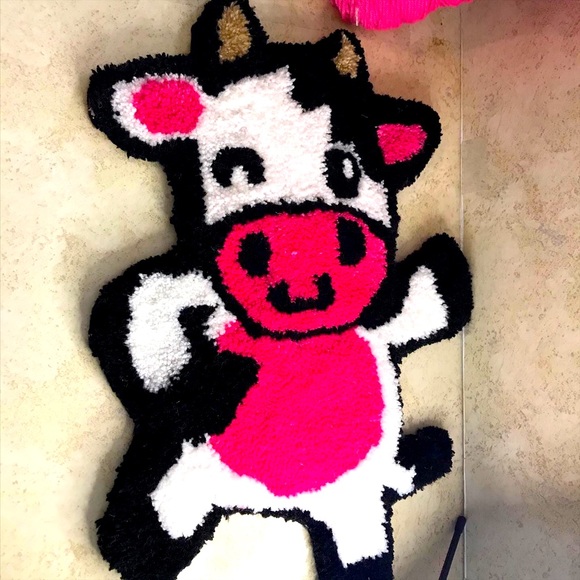 Handmade Handtufted Cow Rug - Picture 4 of 4